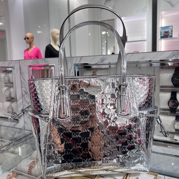 MICHAEL KORS Voyager Large Patent Logo Debossed Tote Bag NWT Silver - Picture 7 of 10